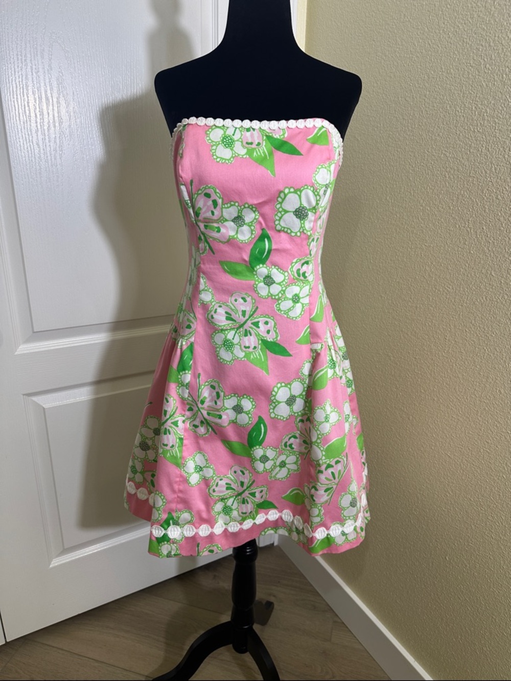 Lilly Pulitzer Strapless Jordan Dress. Pink w/ white & Green Floral Design. 4